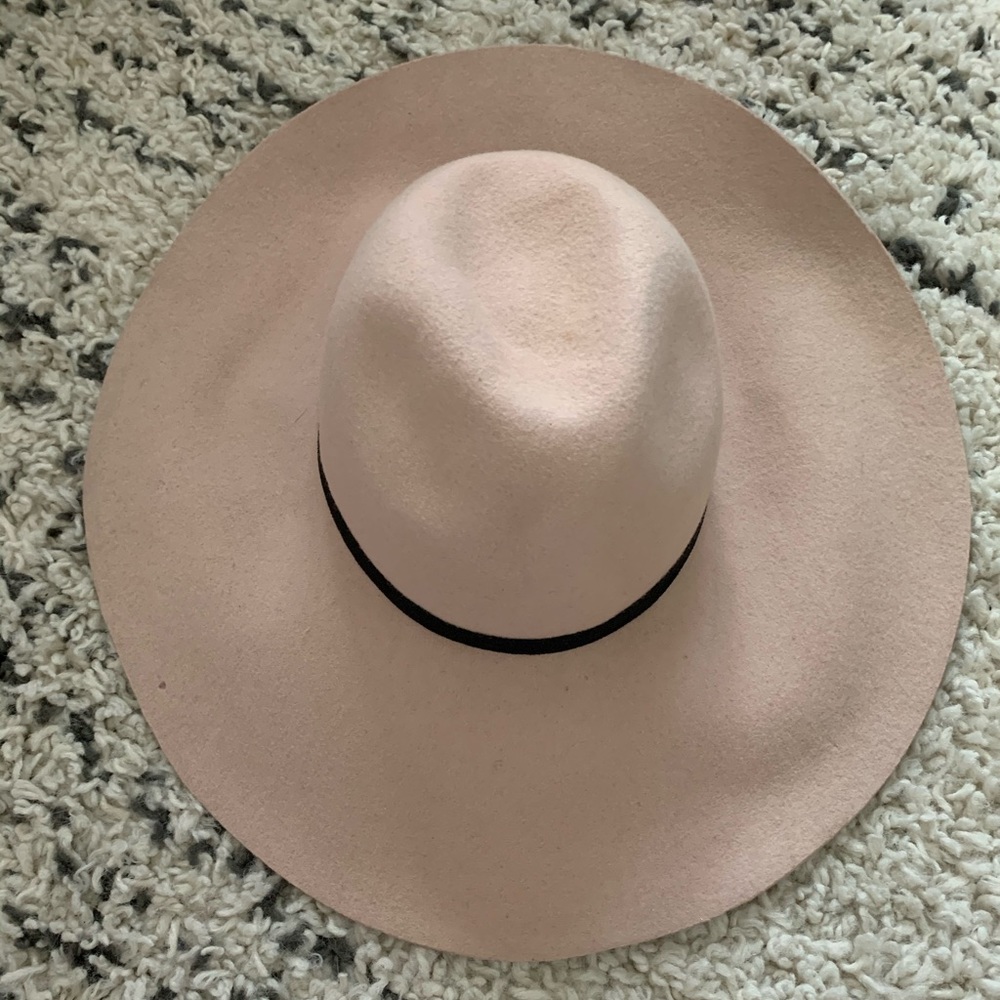 ✨Cream Wool Medium Brim Hat✨